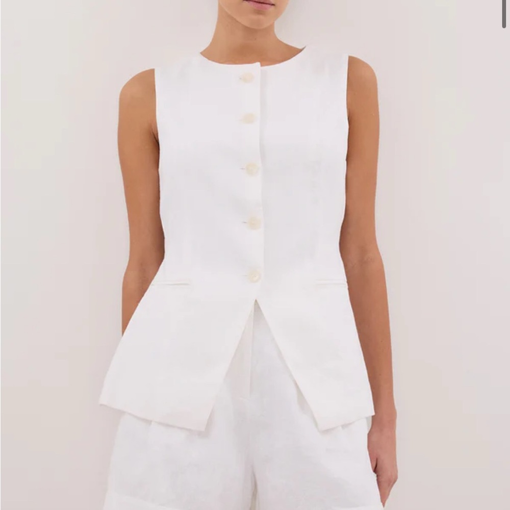 DISSH White Sleeveless Blouse